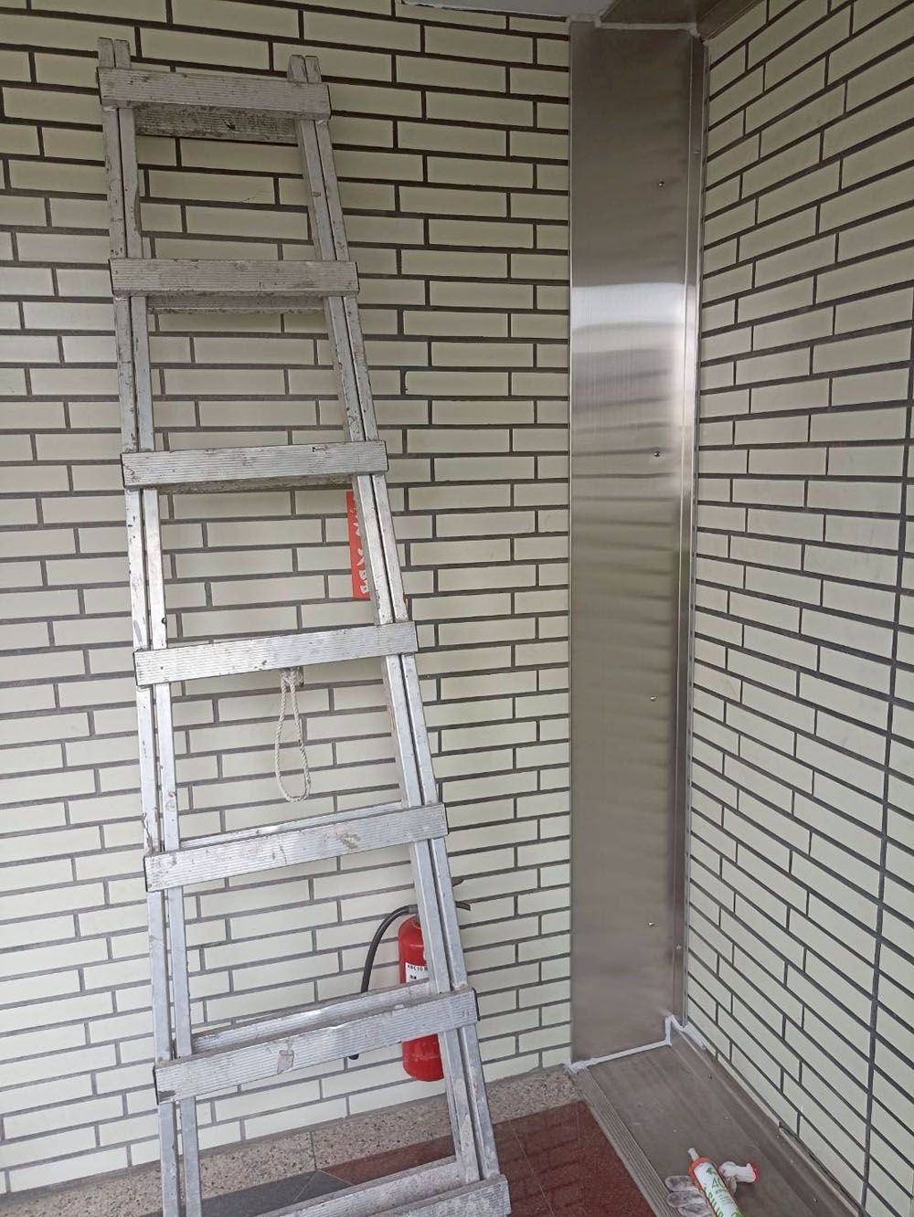 台中建築轉角內牆伸縮縫